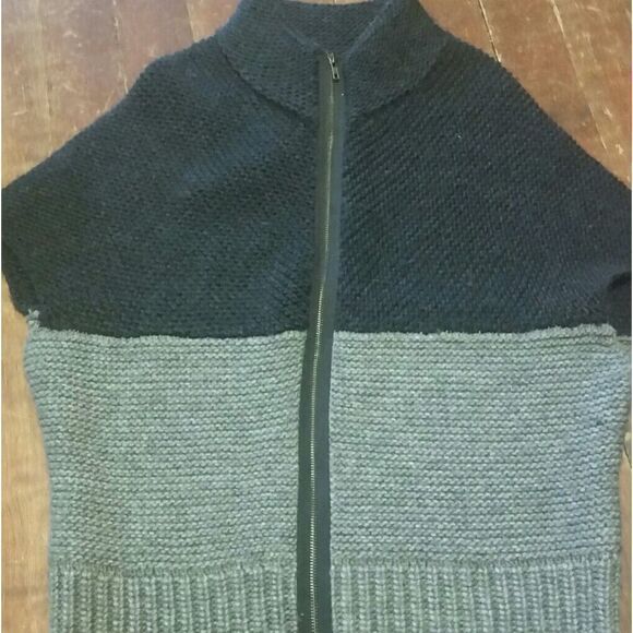 Ann Taylor LOFT Grey&black Sweater size medium - Picture 1 of 3